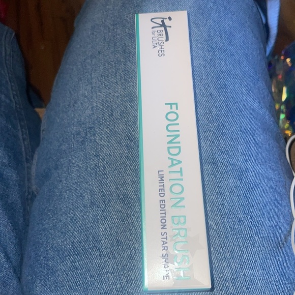 IT Cosmetics Limited Edition Super Star Foundation Brush bundle - Picture 7 of 17